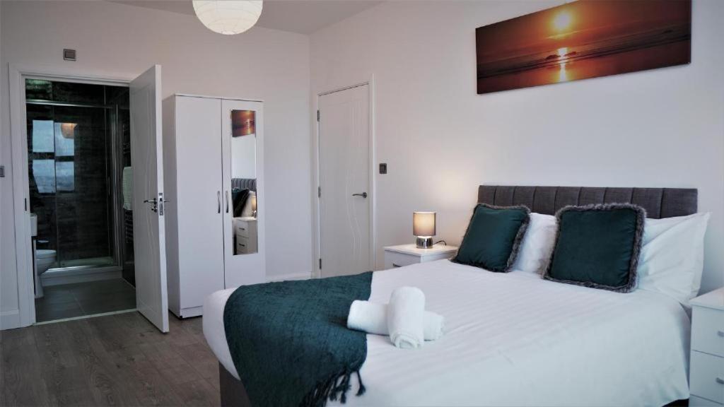 Sapphire House Apartments Telford Eksteriør billede